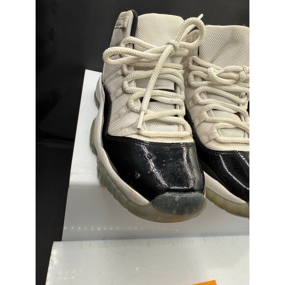 Nike Air Jordan 11s Retro - White and Black - Size 6 Youth - Authentic - Picture 3 of 10